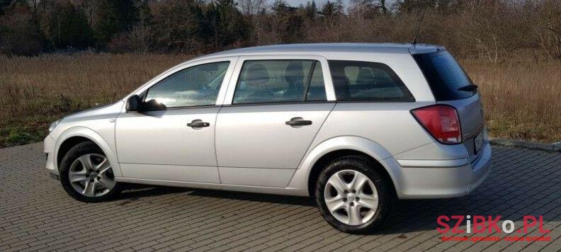 2012' Opel Astra photo #2