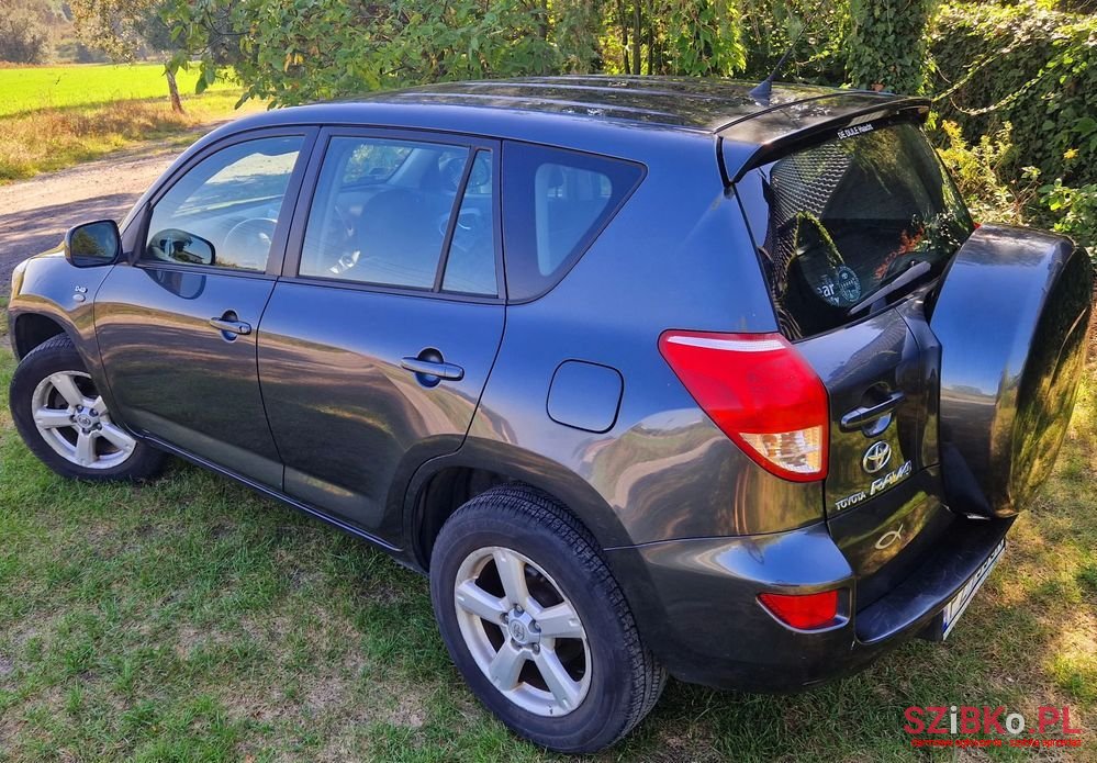 2007' Toyota RAV4 2.2 D-4D 4X4 photo #2