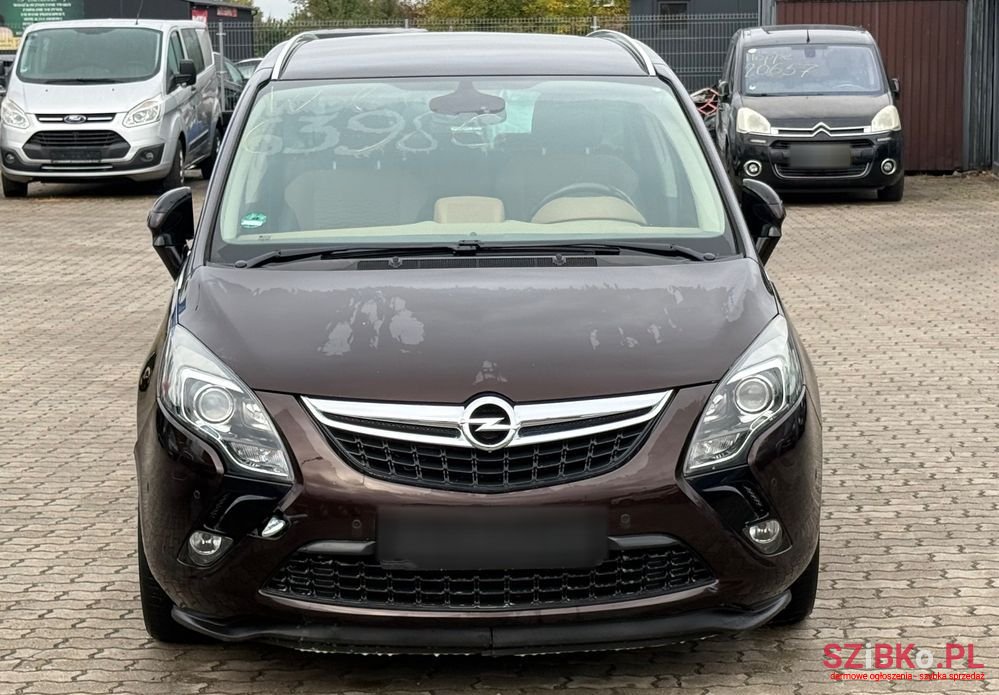 2012' Opel Zafira photo #2