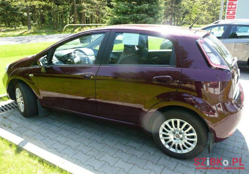 2012' Fiat Punto photo #2