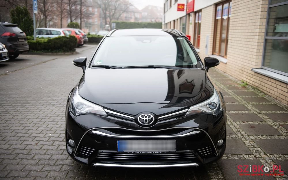 2018' Toyota Avensis Combi photo #2