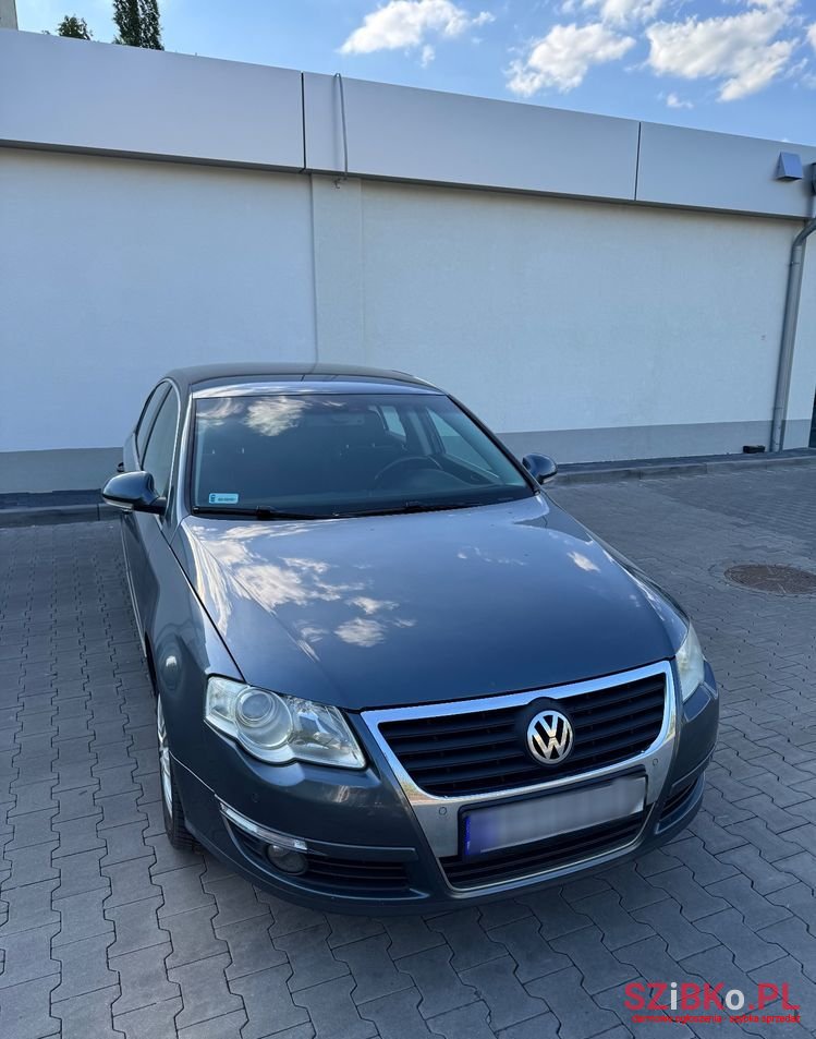 2009' Volkswagen Passat photo #1