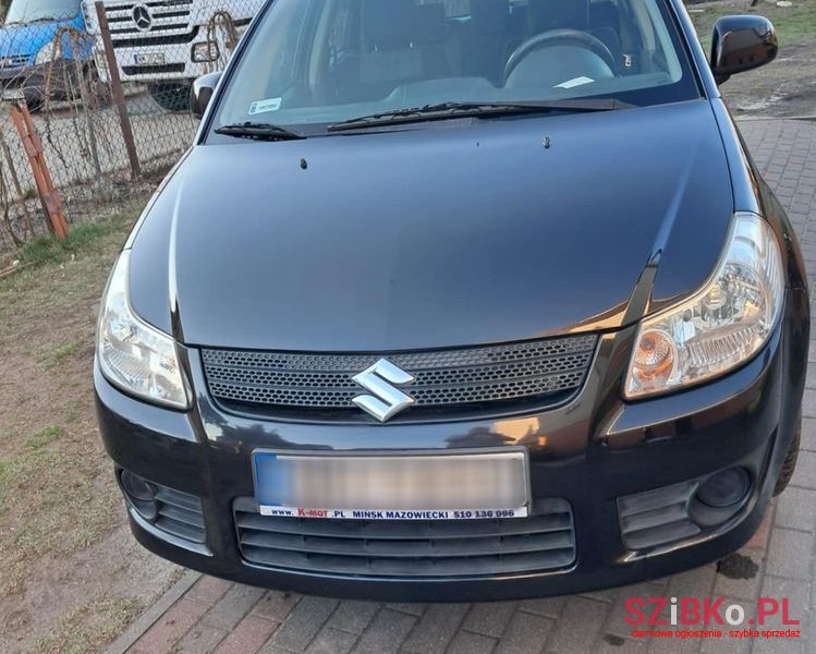 2010' Suzuki SX4 photo #1