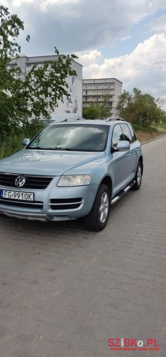 2004' Volkswagen Touareg photo #2