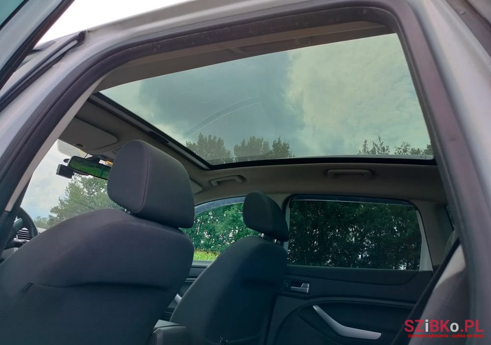 2011' Ford Kuga photo #3