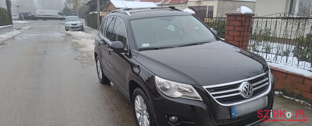 2011' Volkswagen Tiguan photo #1