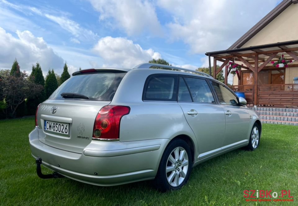 2004' Toyota Avensis photo #4