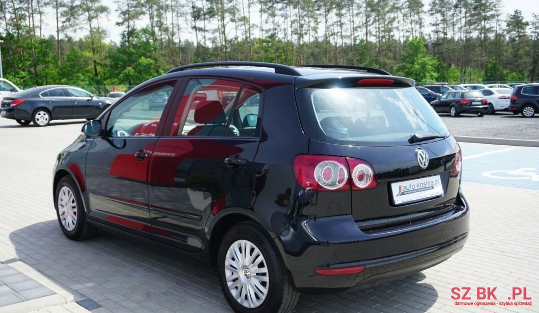 2009' Volkswagen Golf Plus photo #3