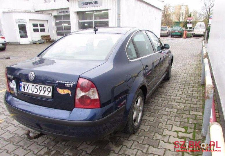 2001' Volkswagen Passat photo #2