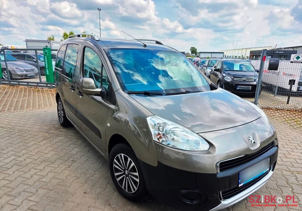 2013' Peugeot Partner photo #2