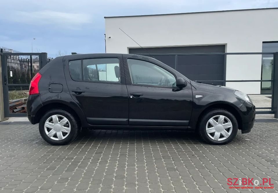 2011' Dacia Sandero photo #5