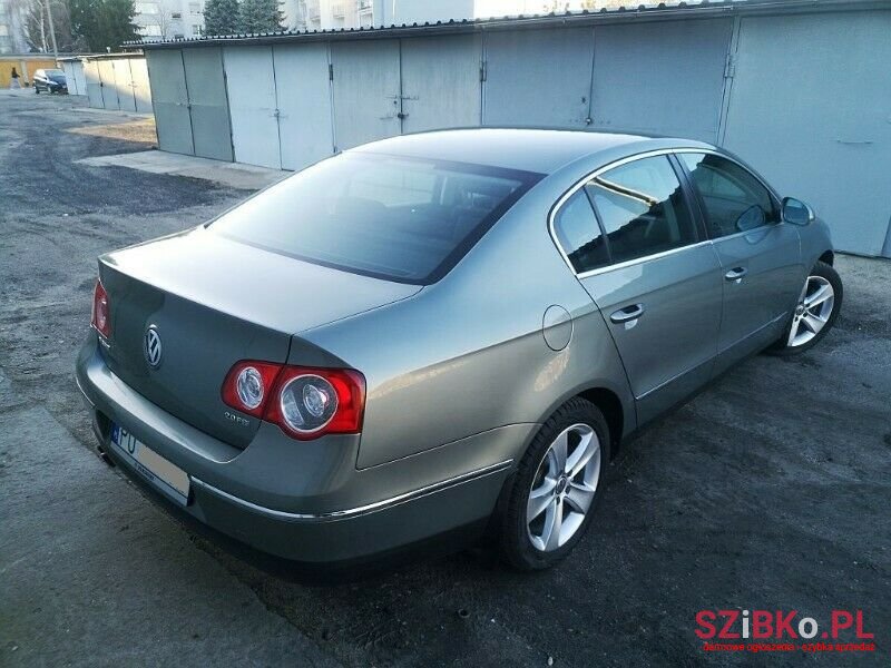 2006' Volkswagen Passat photo #3