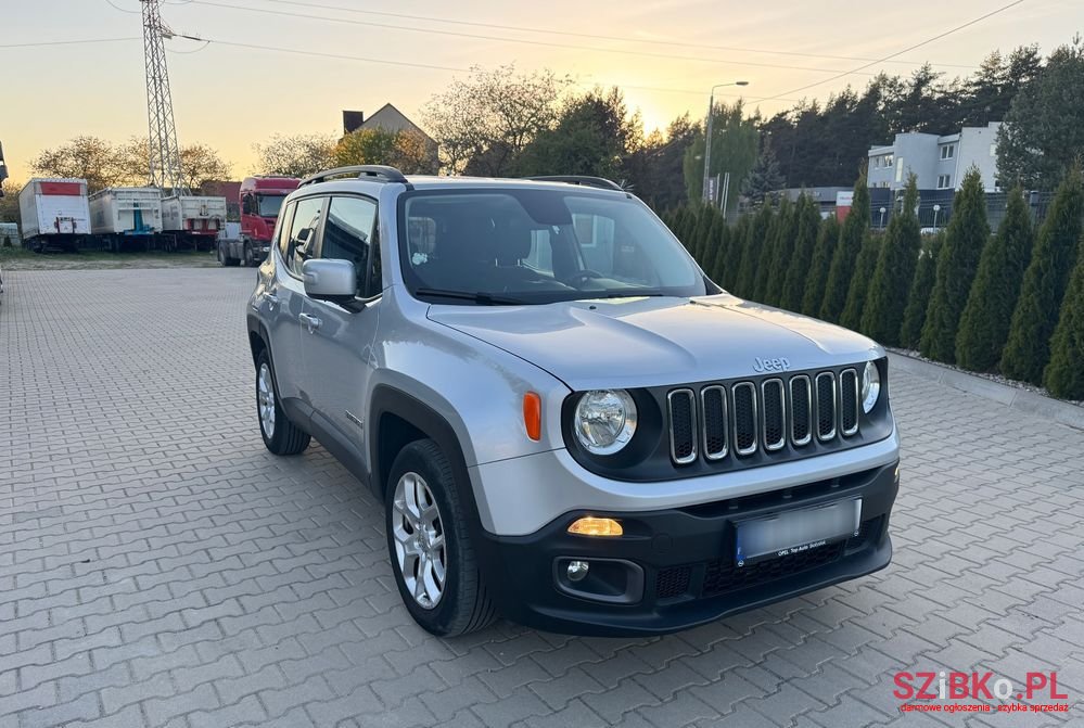 2016' Jeep Renegade photo #2