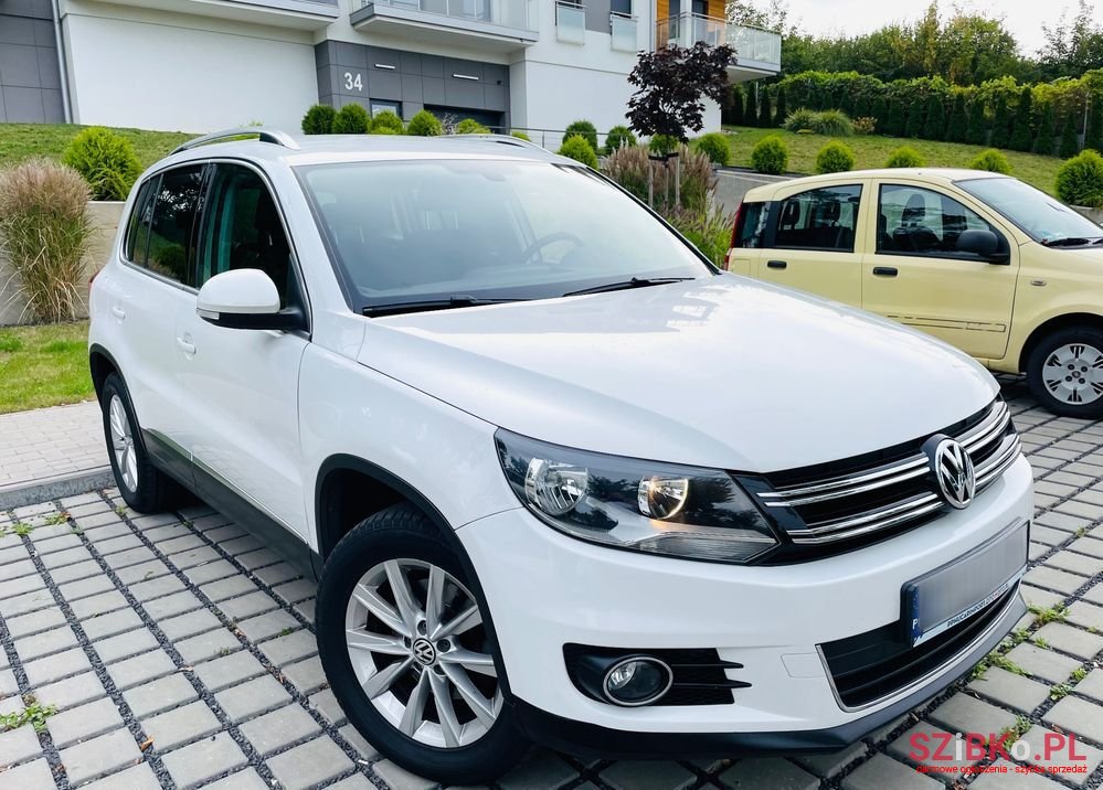 2012' Volkswagen Tiguan photo #5