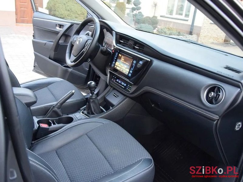 2017' Toyota Corolla photo #5
