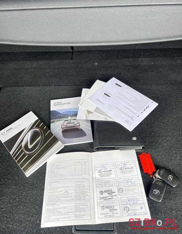 2015' Lexus CT 200H photo #6