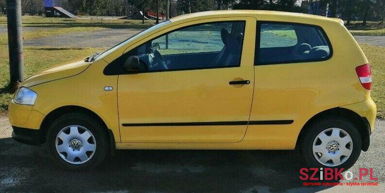 2006' Volkswagen Fox photo #1