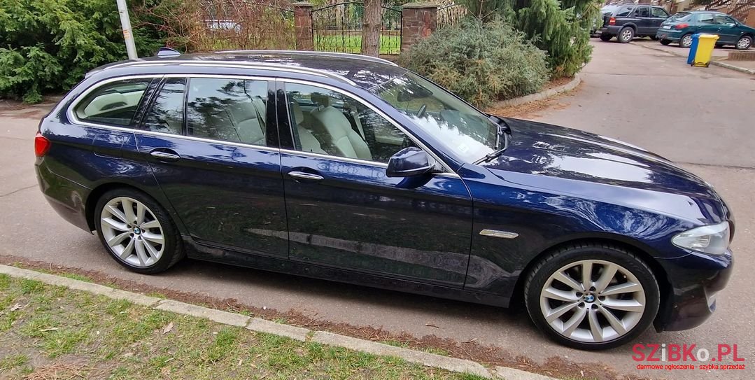 2011' BMW 5 Series photo #6