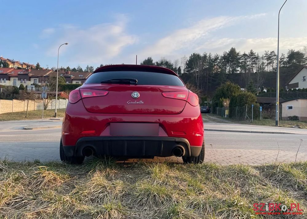 2012' Alfa Romeo Giulietta photo #6