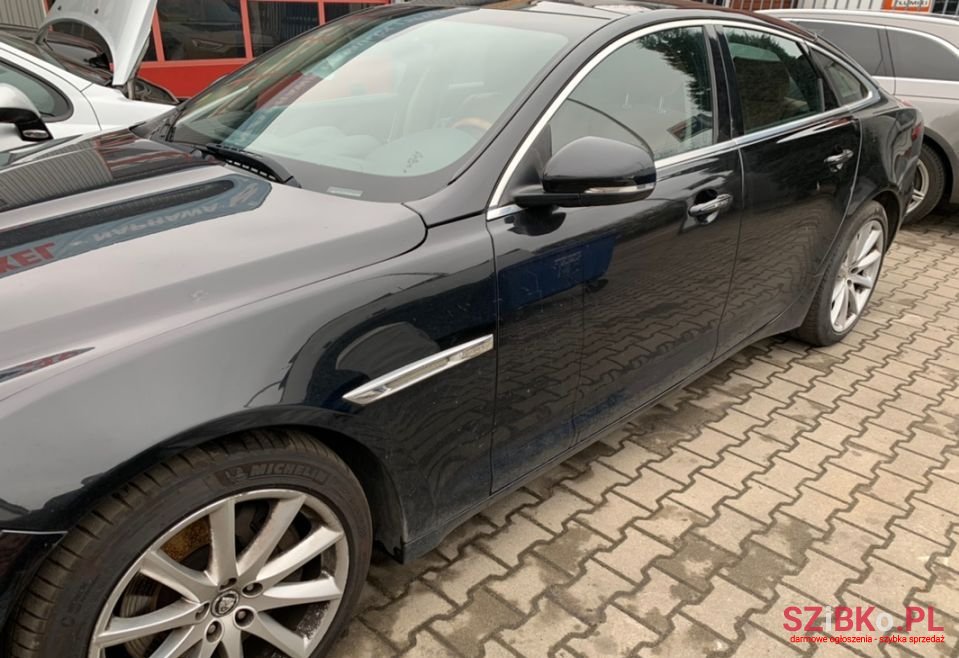 2011' Jaguar XJ photo #2