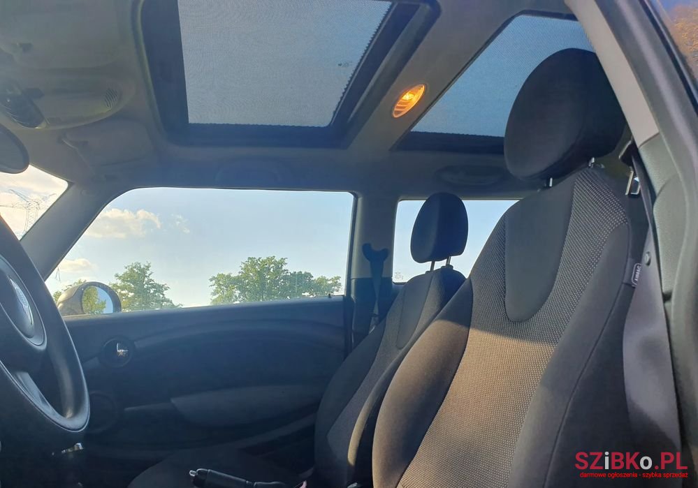 2009' MINI Cooper photo #6