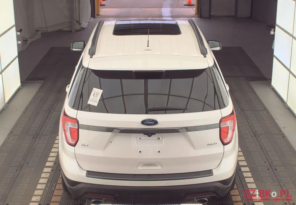 2018' Ford Explorer photo #6