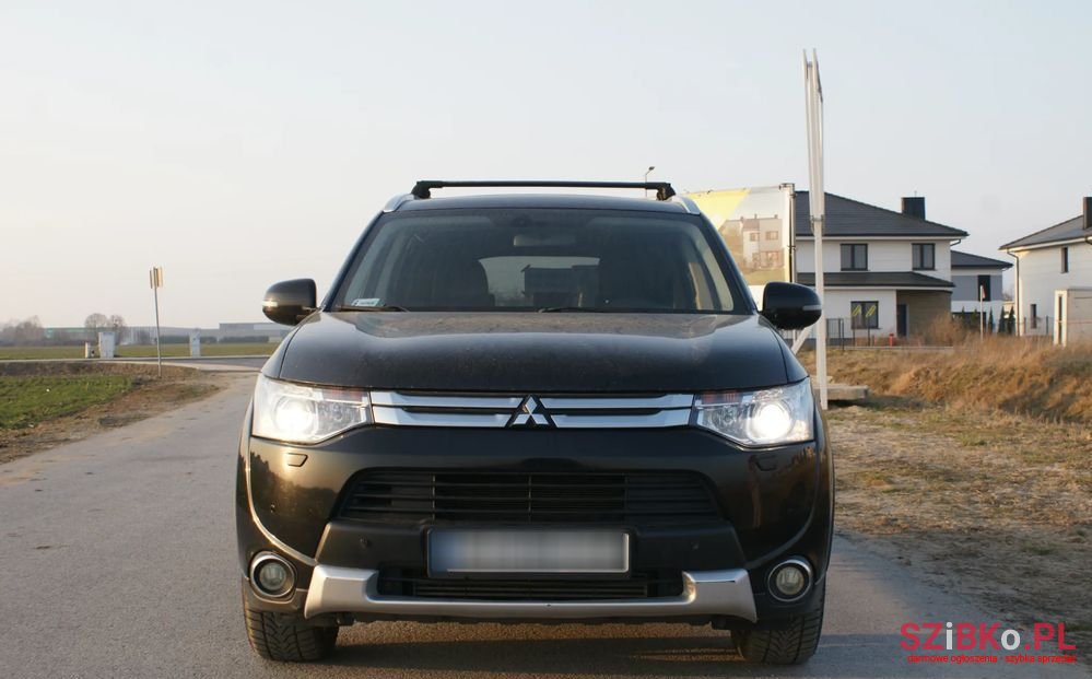 2015' Mitsubishi Outlander photo #3