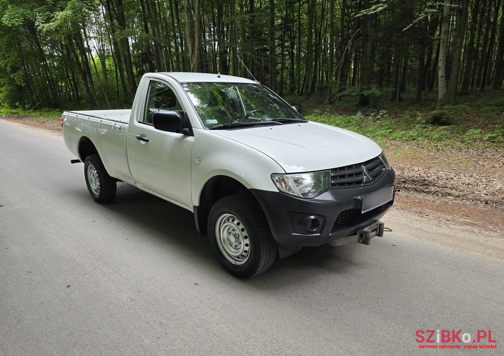 2013' Mitsubishi L200 photo #1