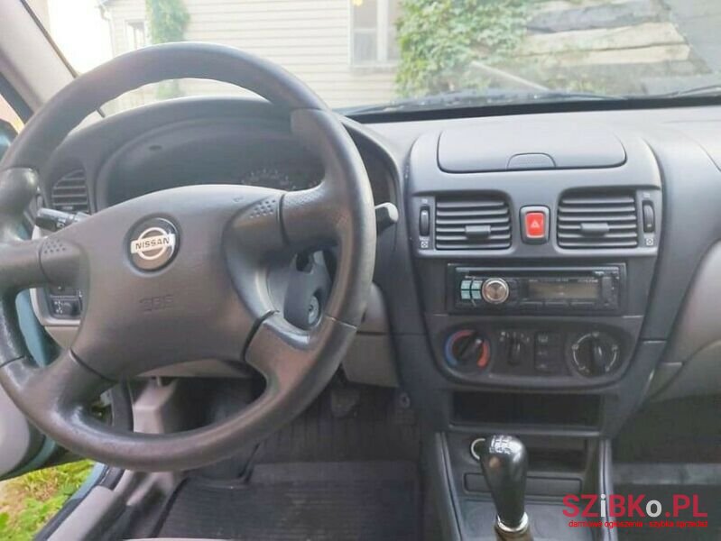 2001' Nissan Almera photo #2