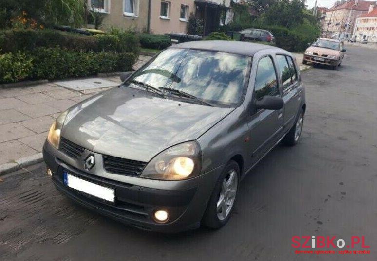 2002' Renault Clio photo #1