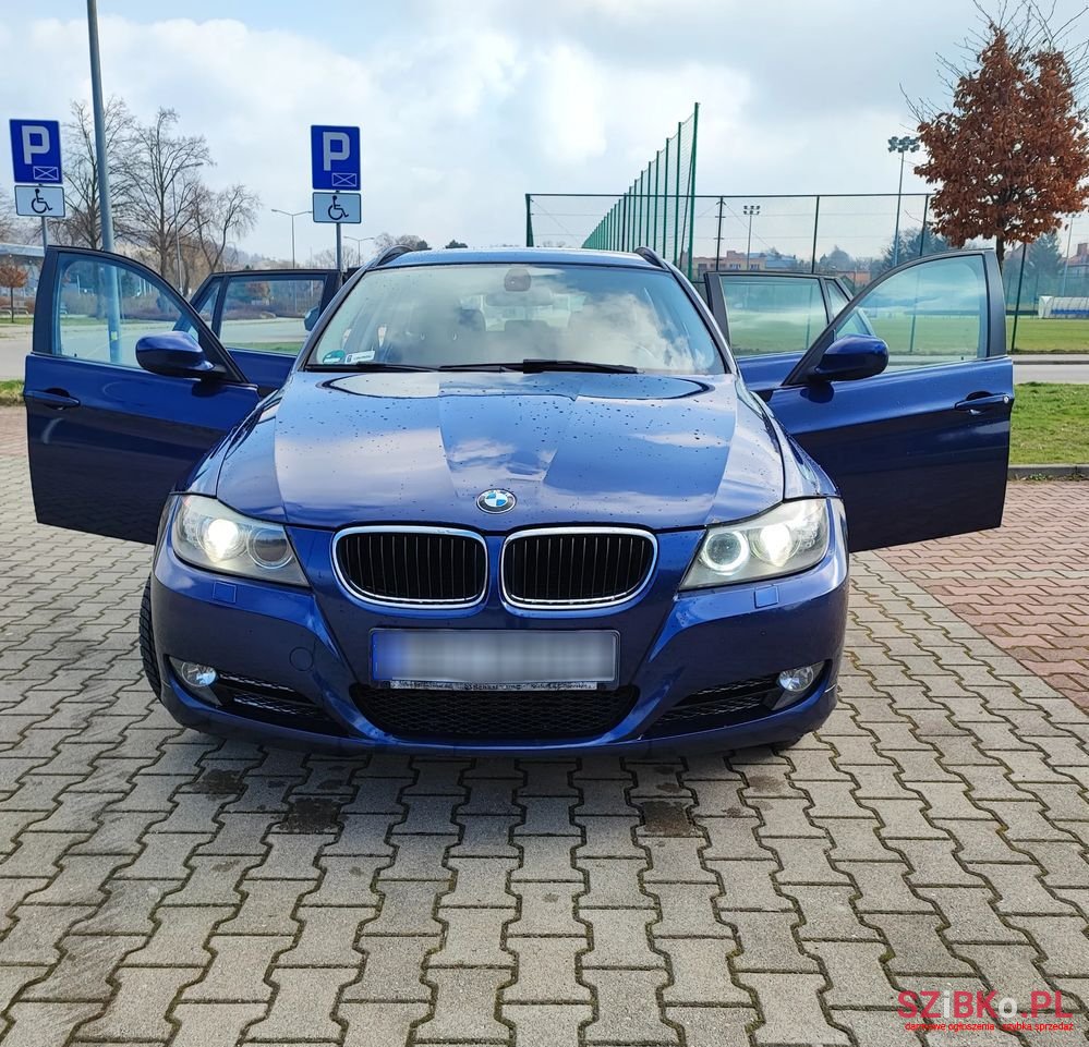 2010' BMW 3 Series photo #5