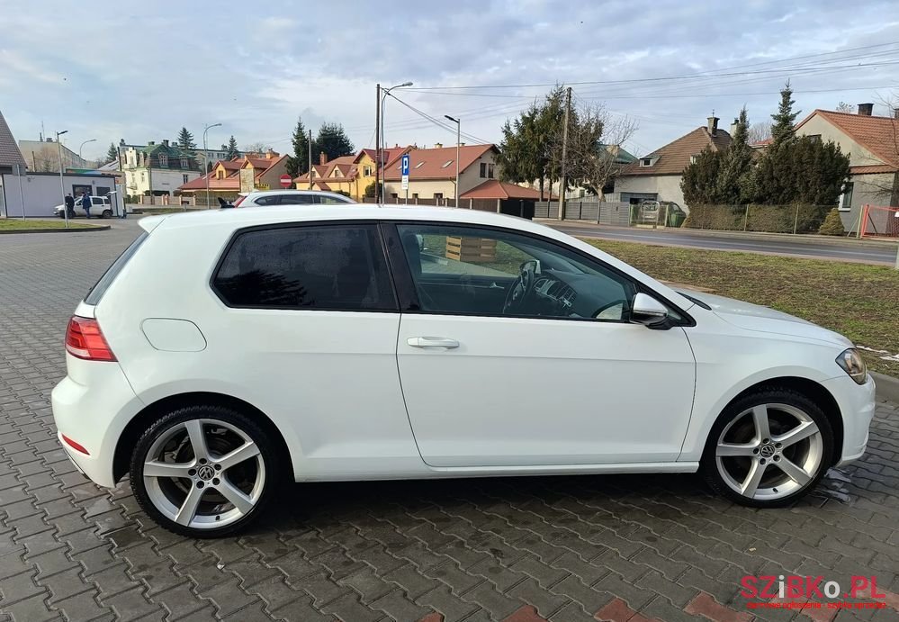2017' Volkswagen Golf photo #5