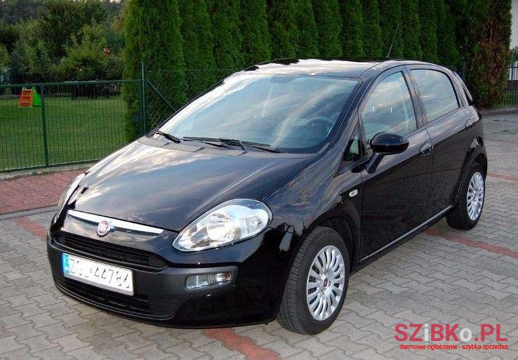 2011' Fiat Punto photo #2