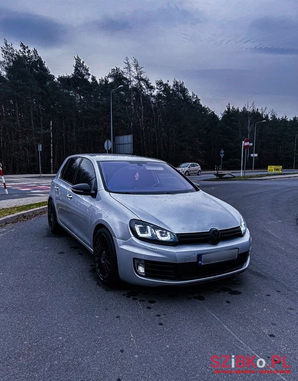 2009' Volkswagen Golf photo #4