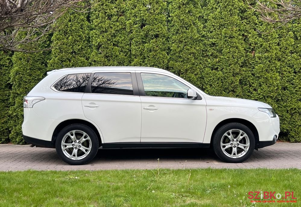 2015' Mitsubishi Outlander 2.0 Intense 2Wd photo #6