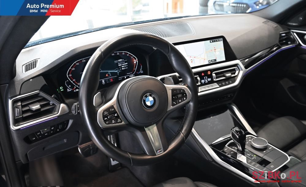 2022' BMW 4 Series 420D M Sport photo #3