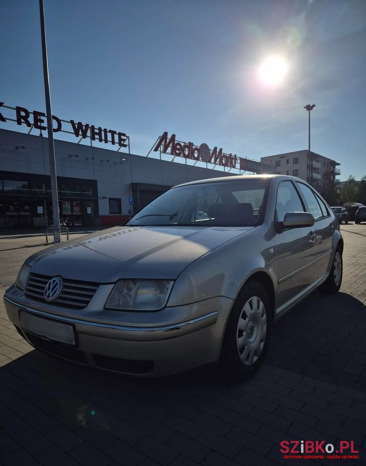 2004' Volkswagen Bora 1.6 Pacific photo #1