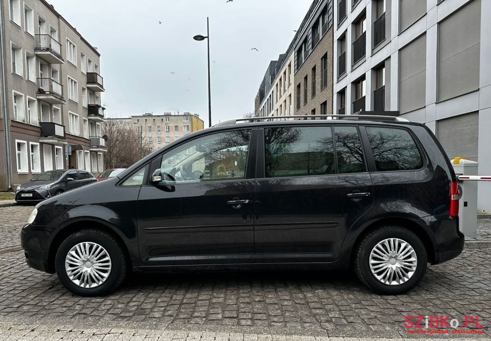 2004' Volkswagen Touran photo #5