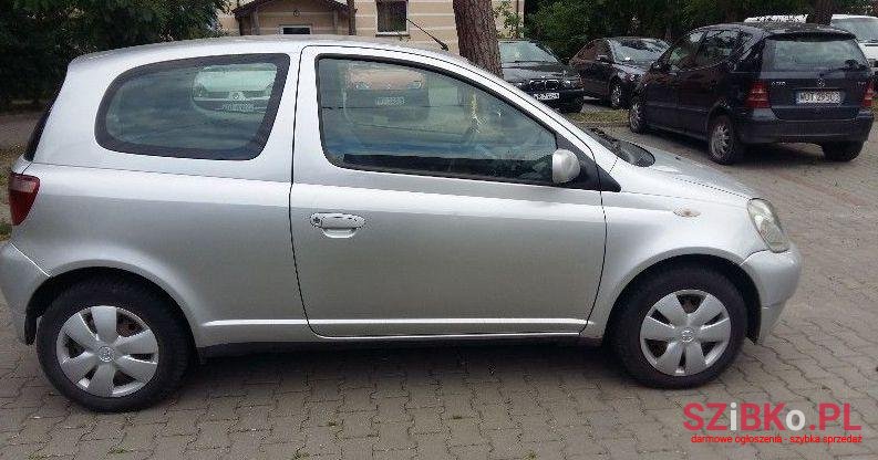 2002' Toyota Yaris photo #2