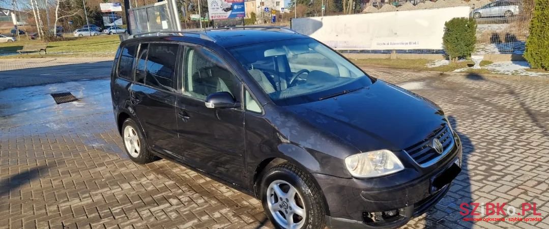 2004' Volkswagen Touran photo #3
