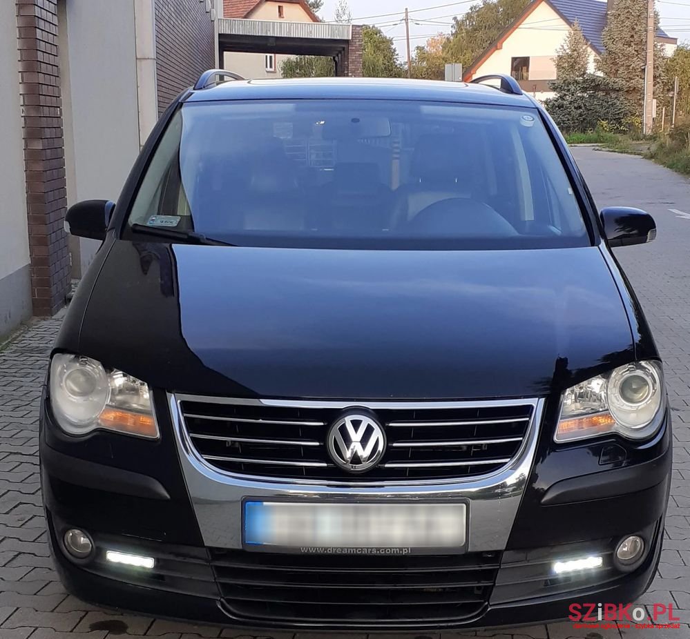 2008' Volkswagen Touran photo #3