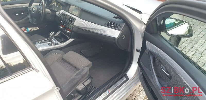 2011' BMW 520 photo #5