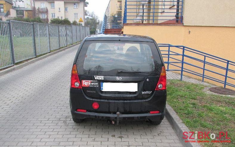2003' Daihatsu YRV photo #3