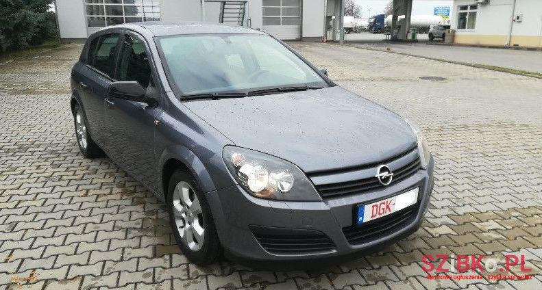 2005' Opel Astra photo #1