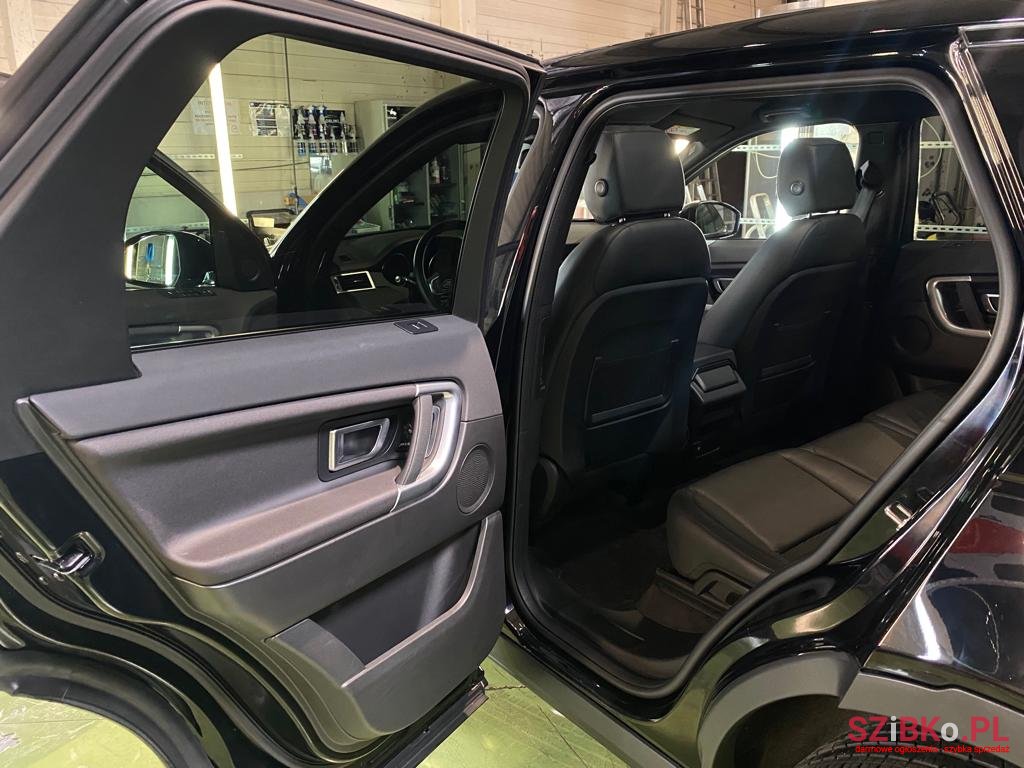 2019' Land Rover Discovery Series II photo #4