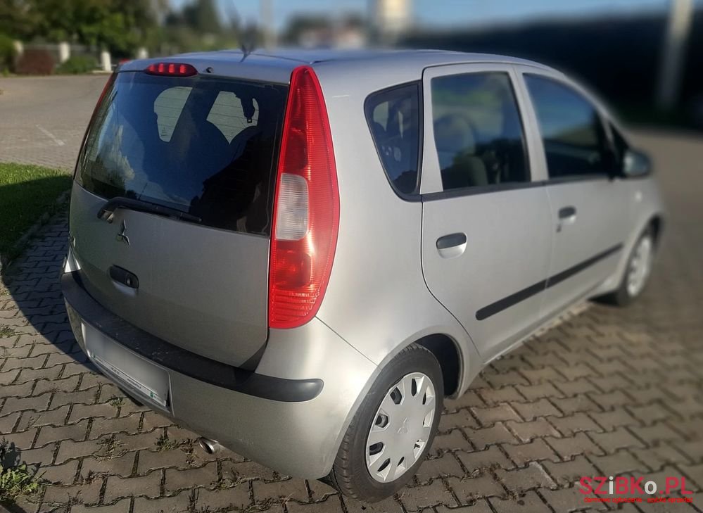 2006' Mitsubishi Colt photo #3