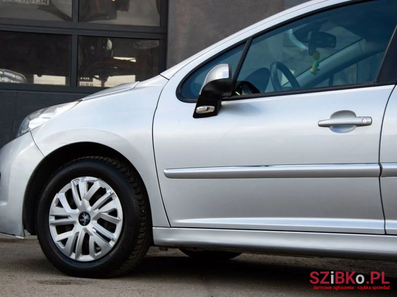 2011' Peugeot 207 1.6 Active photo #3