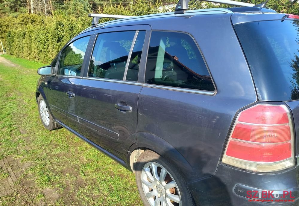 2007' Opel Zafira 1.9 Cdti Cosmo photo #2