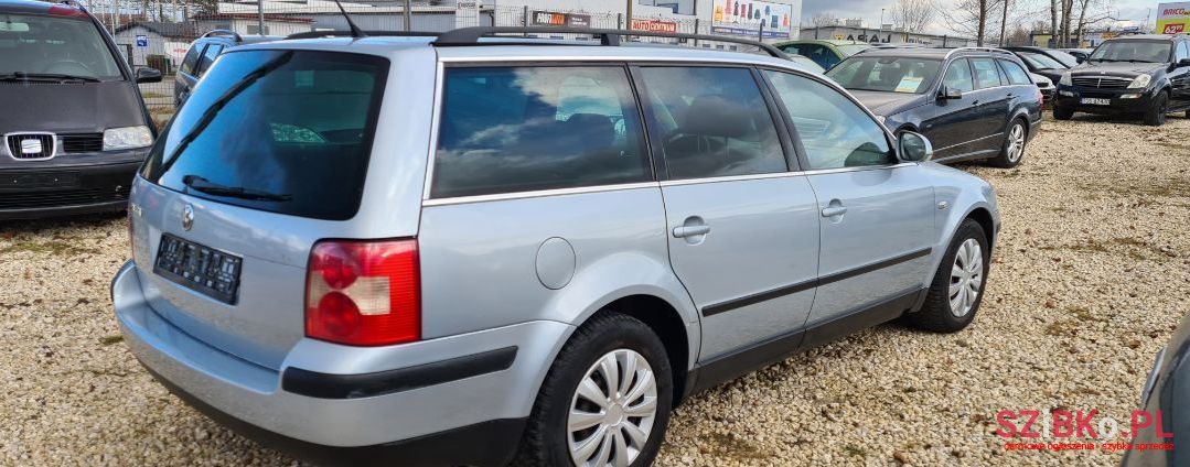 2004' Volkswagen Passat photo #6