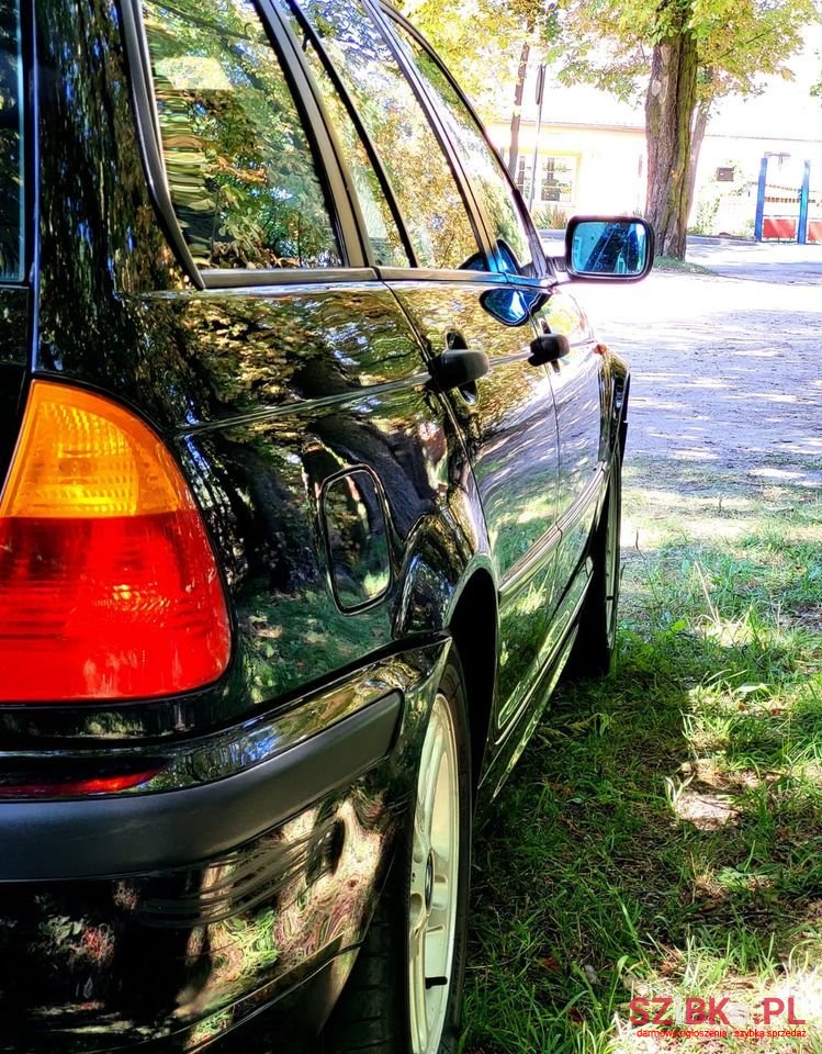 2005' BMW 3 Series 318D Touring photo #3